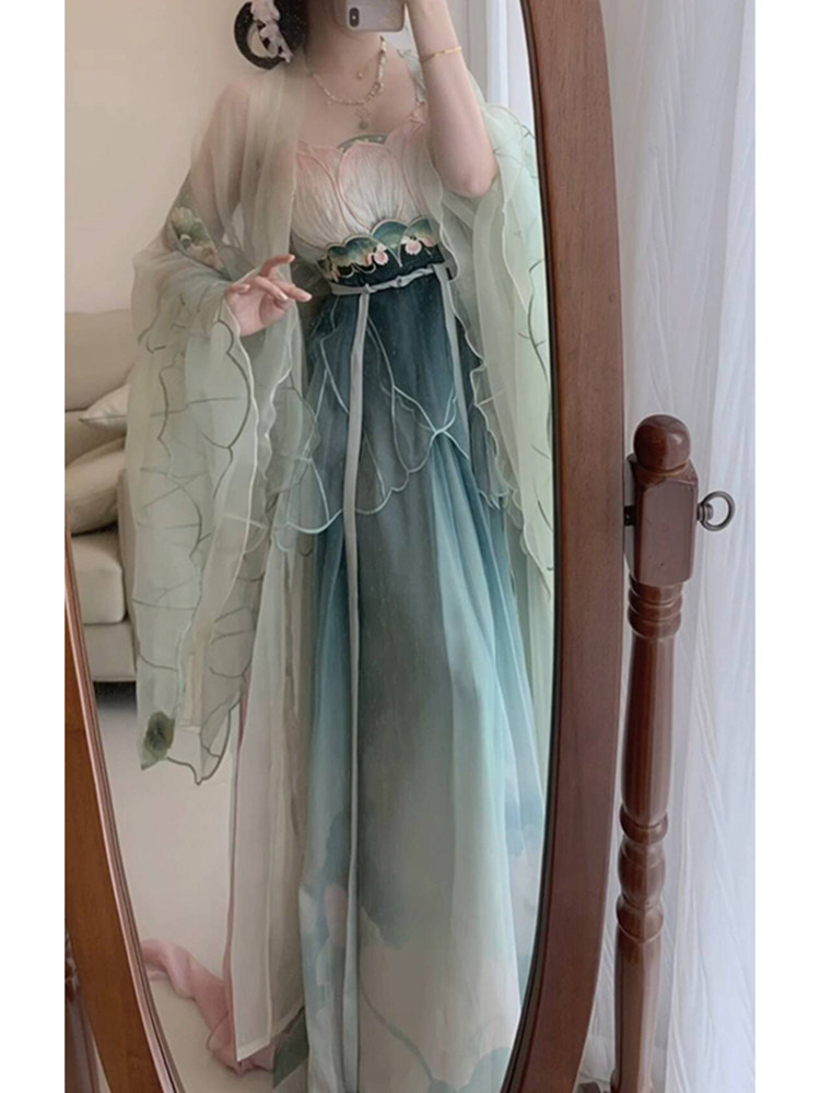 Bloom in Elegance: Lotus Embroidered Heziqun Hanfu Set for Spring - Product image 2