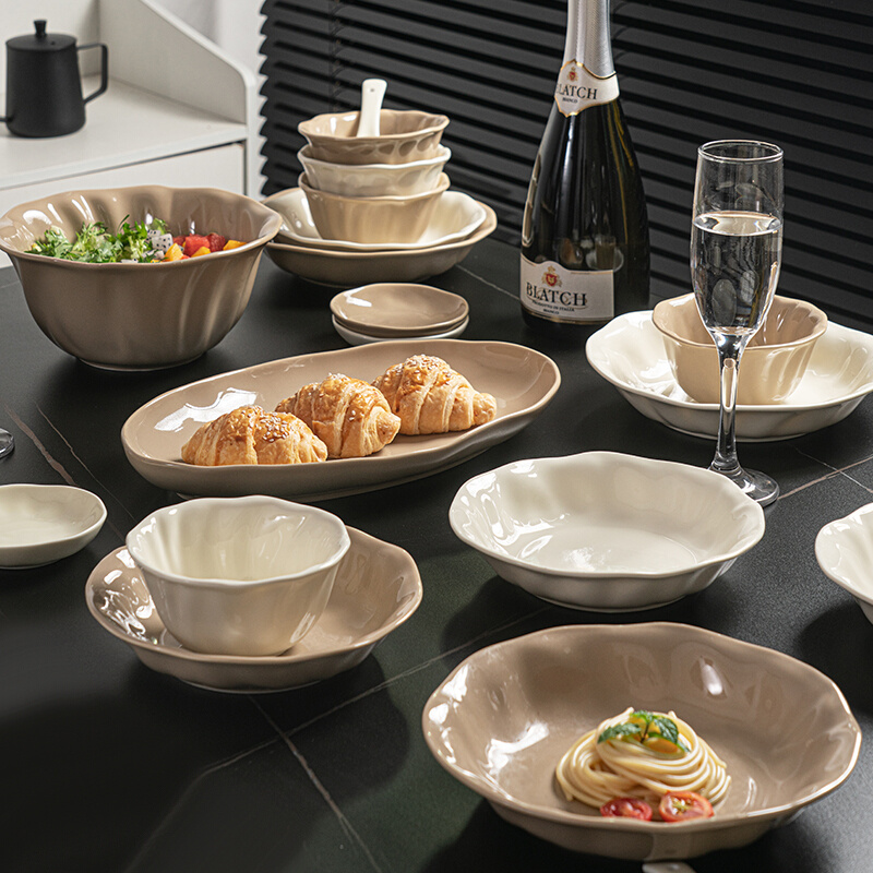 高颜值碗碟套装家用高级感奶油风餐具2023新款陶瓷碗具盘子组合