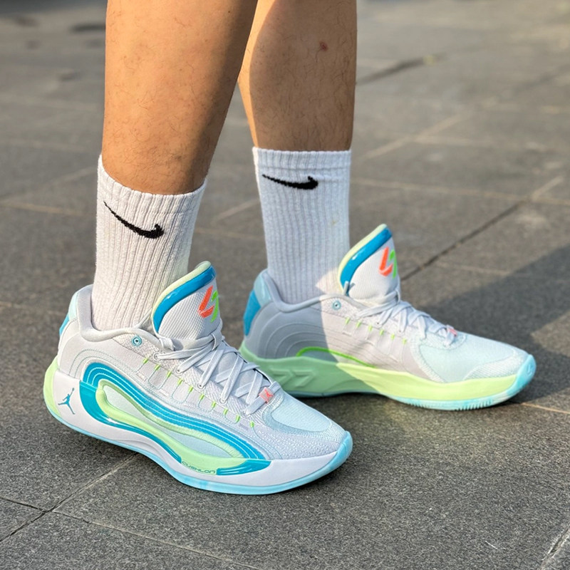 Nike Joedan Luka 4 东契奇4减震轻便透气运动篮球鞋男HF0824-002