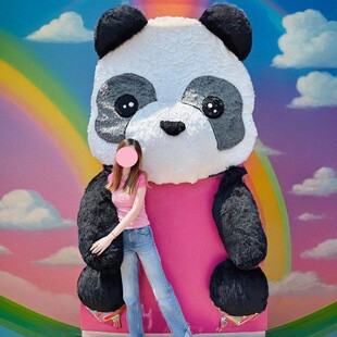 小红书同款大熊猫抱抱墙商场街区布置装饰背景墙网红拍照区打卡点