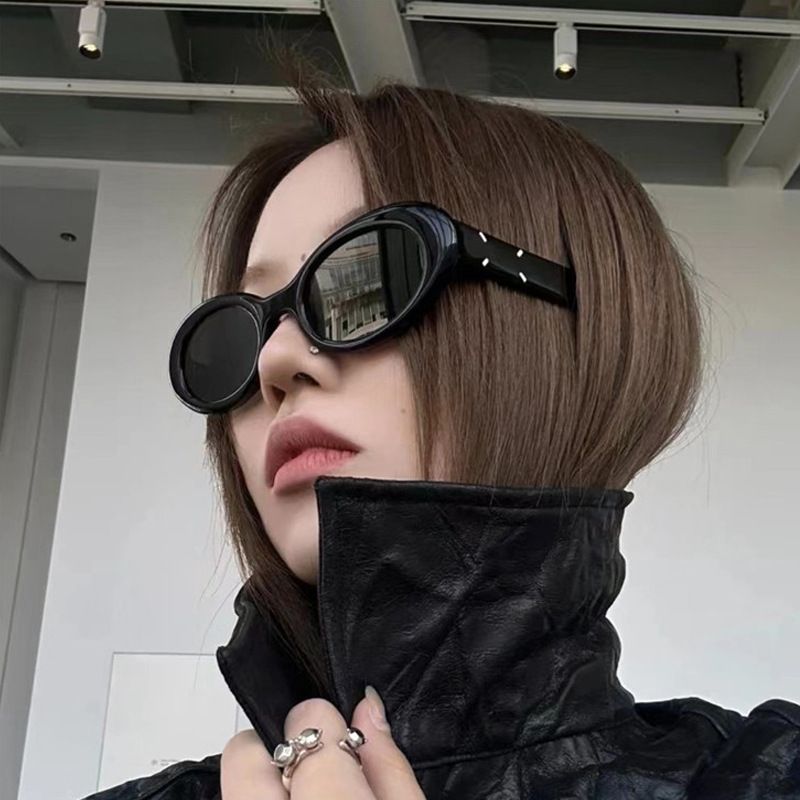 韩系时尚新款椭圆太阳眼镜女拍照旅游遮阳防紫外线潮流高级感墨镜