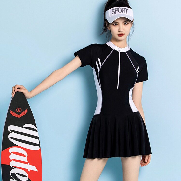 新品运动连体平角裤女士泳衣保守显瘦遮肚防晒游泳时尚温泉泳装