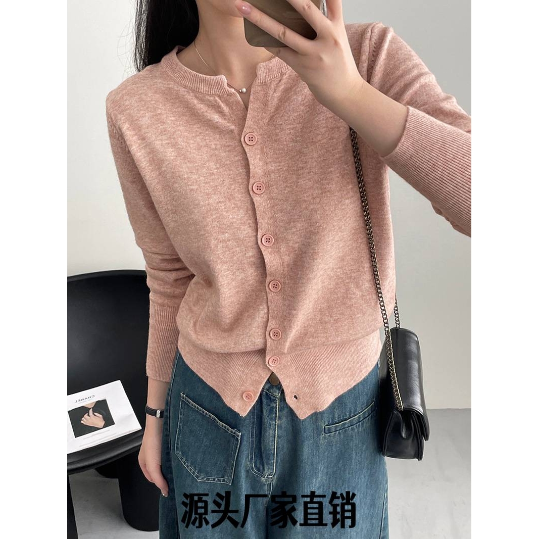 汕头市汇鹏服装有限公司韩系温柔粉色毛衣女软糯亲肤小开衫圆领毛