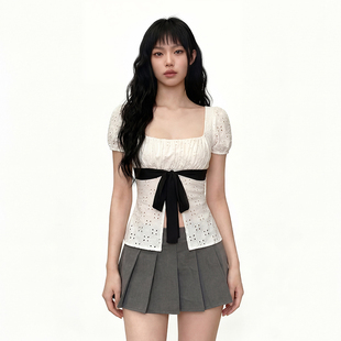 EILOVE 法式纯欲破洞肌理蕾丝方领上衣女撞色蝴蝶结系带泡泡袖T恤
