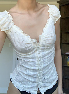 EILOVE 法式复古折叠蕾丝花边泡泡袖T恤女 气质百搭排扣收腰上衣