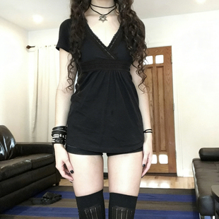 EILOVE T恤女蕾丝腰封拼接娃娃A摆显瘦上衣 古早感低胸花边v领短袖