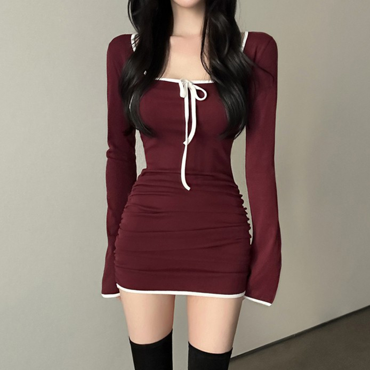 轻熟御姐酒红色方领包臀裙