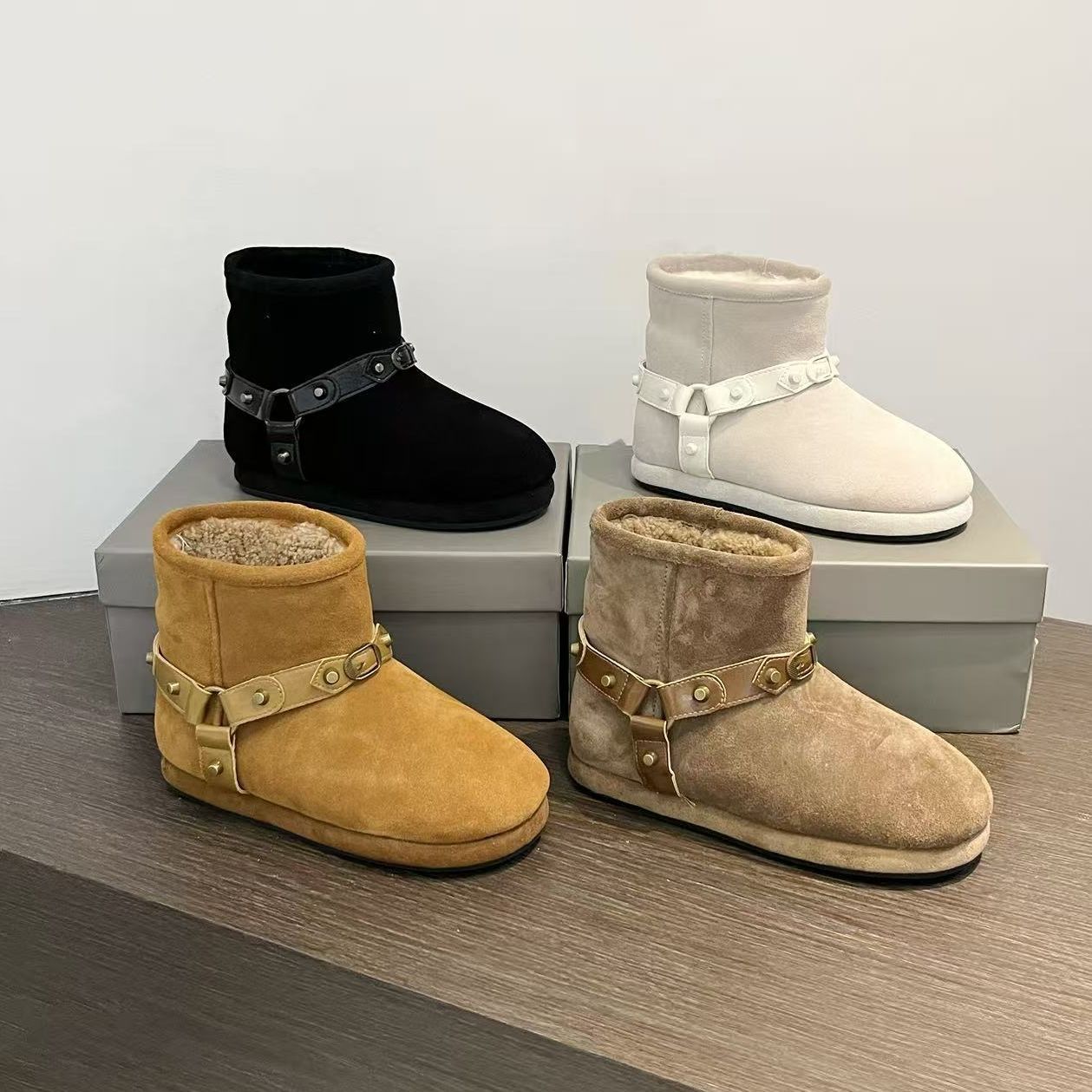 2025冬季新款铆钉短靴女靴滑雪皮毛一体皮带扣厚底加绒保暖雪地靴