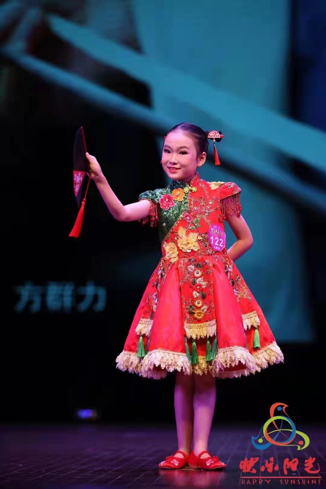 快乐阳光幺妹子幺妹儿乖年画娃娃女童礼服唱歌演出服