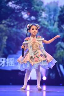 快乐阳光演出服《水乡船歌》女童江南水乡短款粉色礼服