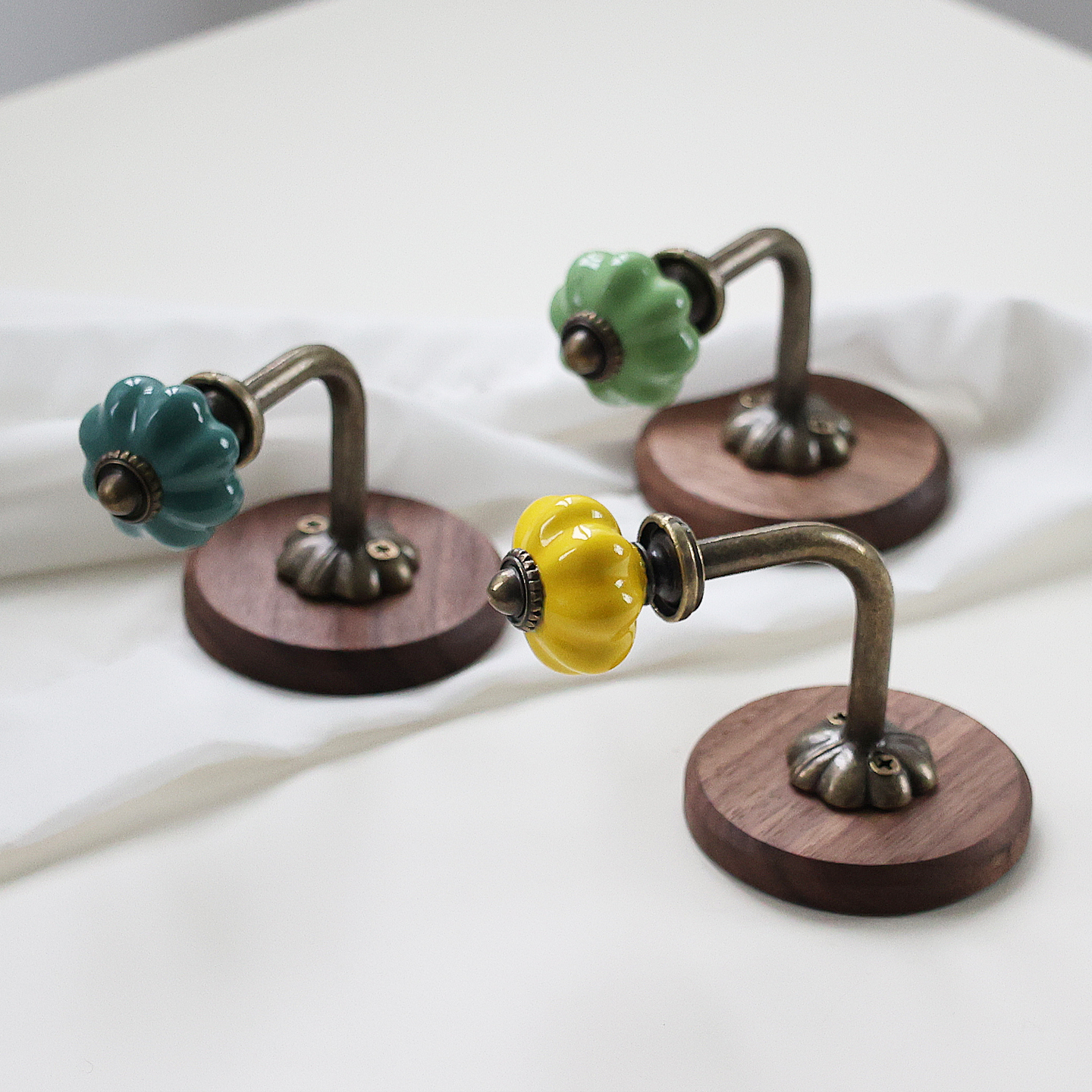 美式复古窗帘挂钩绑带发圈发箍收纳挂钩玄关壁挂衣帽钩胡桃木实木