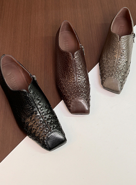 大码黑色小皮鞋子女复古风粗跟深口春季新款通勤百搭工作气质单鞋