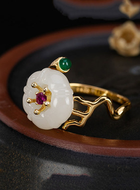 复古仿和田白玉雕梅花珐琅戒指