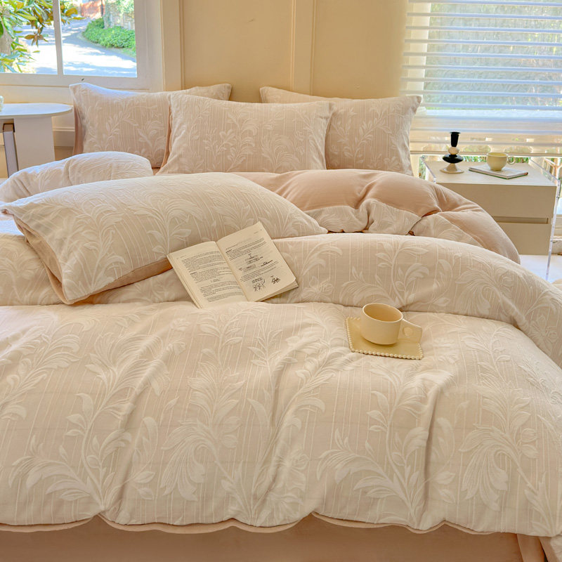 自然醒冬季牛奶绒四件套2026新款珊瑚绒雕花被套加绒床单三件套