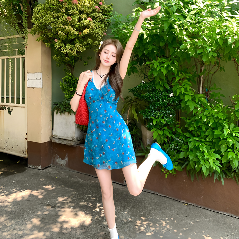 法式蓝色v领碎花背心吊带连衣裙子女夏季2025年新款海边度假短裙