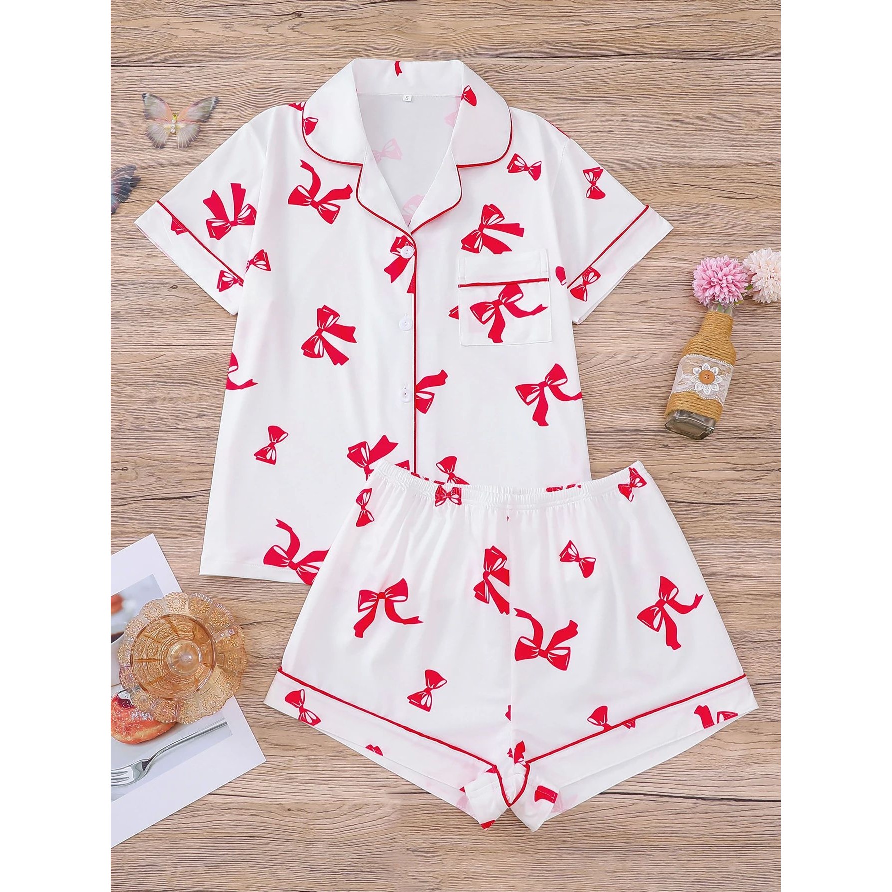 Women's 2-Piece Bright Red Bow Print Pajama Set: Short-Sleev