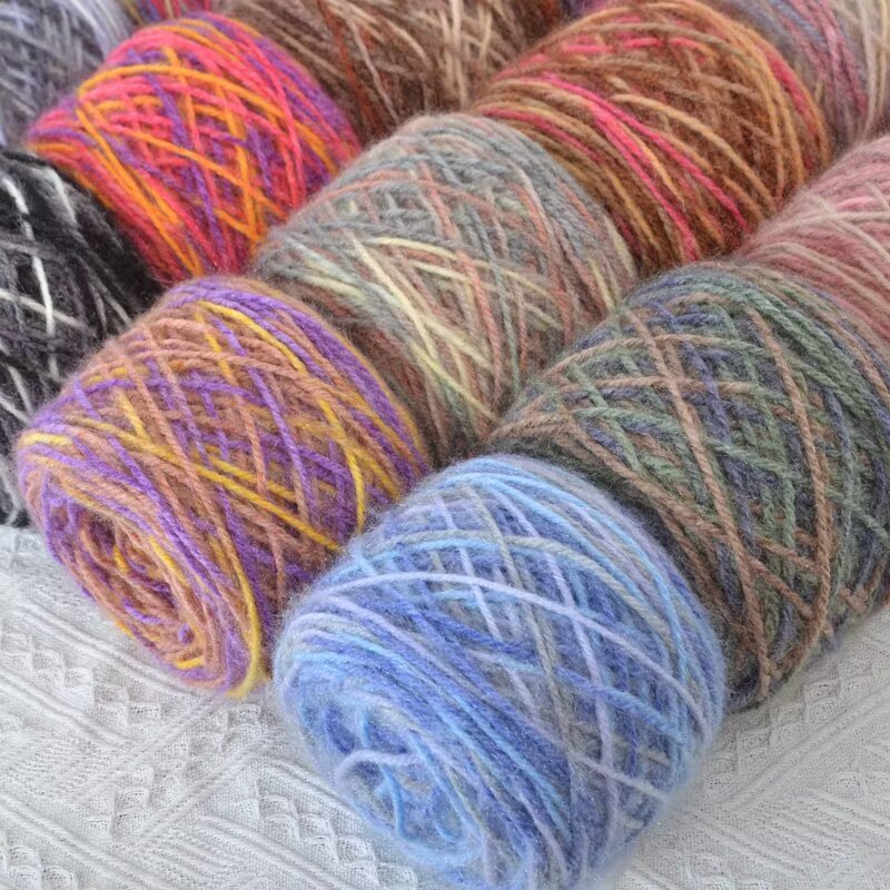 花色3两松鼠绒中粗线毛线团