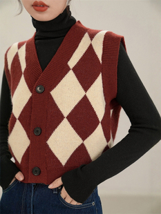 新年红色菱格v领针织马甲女秋冬设计感叠穿毛衣背心内搭无袖上衣
