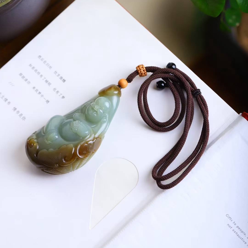 天然新疆和田玉玉器工厂店且末料老料俏糖色玉石弥勒佛吊坠带证书