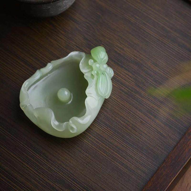 天然新疆和田玉玉器供应链青海料老料俏翠色蜻蜓荷叶玉石笔洗摆件