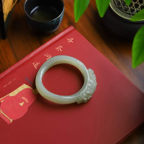 天然新疆和田玉玉器工厂店俄料老料内径54.8mm玉石牡丹花镯手镯