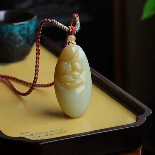 天然和田玉玉器工厂店新疆且末料老料俏糖色玉石莲花吊坠挂件带证