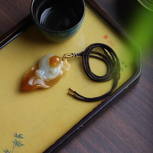 天然和田玉玉器工厂俄料老料俏糖色工艺品玉石树叶生肖猴吊坠挂件