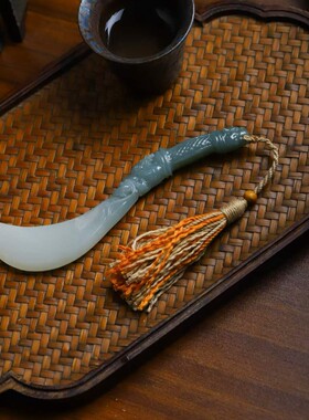 天然新疆和田玉玉器工厂店俄料老料俏翠色工艺品玉石龙头刀手把件