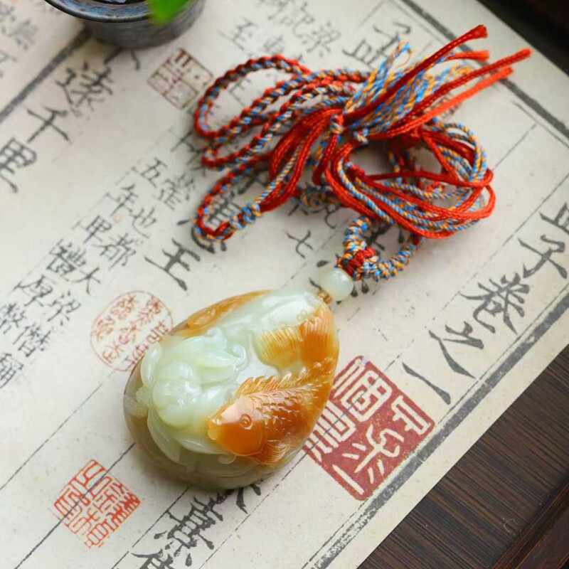 天然和田玉玉器工厂店新疆且末料老料俏糖色玉石莲花鱼吊坠挂件