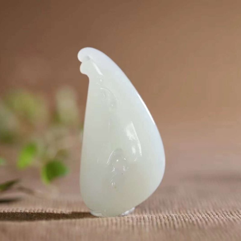 天然新疆和田玉玉器供应链俄料羊脂级白玉工艺品玉石蝙蝠吊坠带证