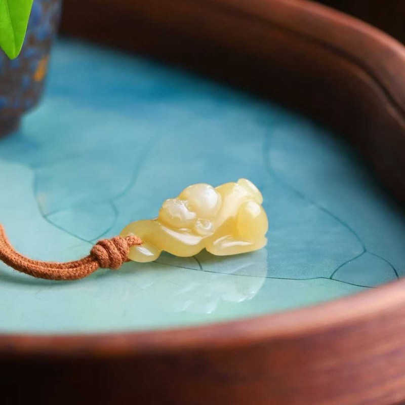 天然和田玉玉器工厂店新疆且末料老料满糖色玉石生肖猴吊坠挂件