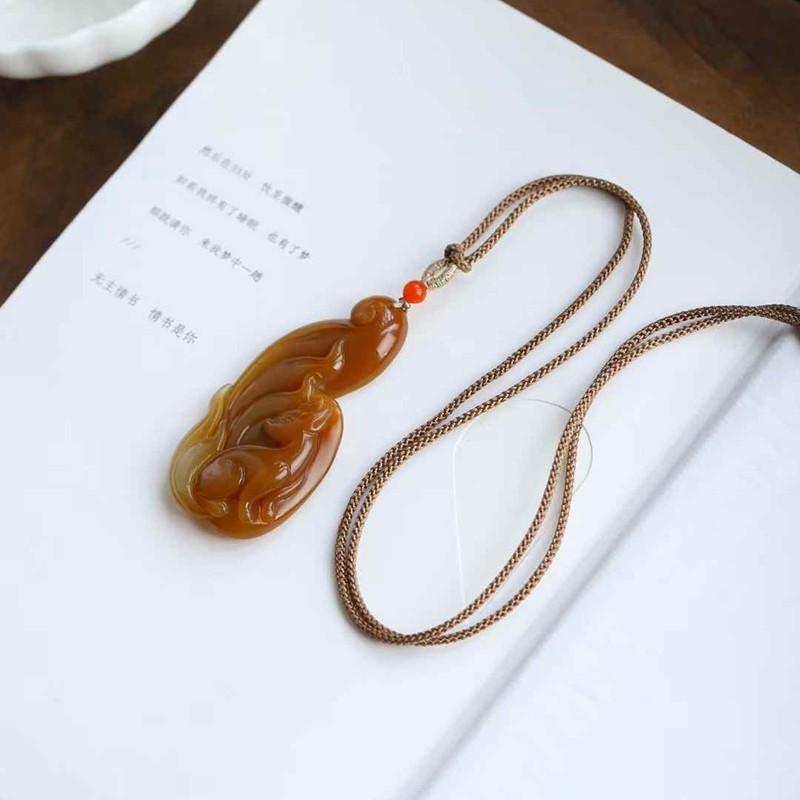 天然新疆和田玉玉器工厂店且末料糖料工艺品玉石九尾狐吊坠带证书,珠宝/钻石/翡翠,颈饰,淘宝优惠券,粉丝福利购,淘宝优惠卷