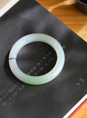 天然和田玉玉器工厂店青海料老料俏翠色55.8mm简约女款玉石素面镯