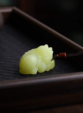 天然新疆和田玉玉器工厂店若羌黄口料老料工艺品玉石金蟾吊坠挂件