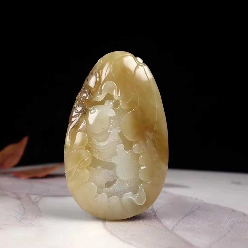 天然新疆和田玉玉器工厂店俄料俏糖色玉石工艺品年年有余吊坠挂件