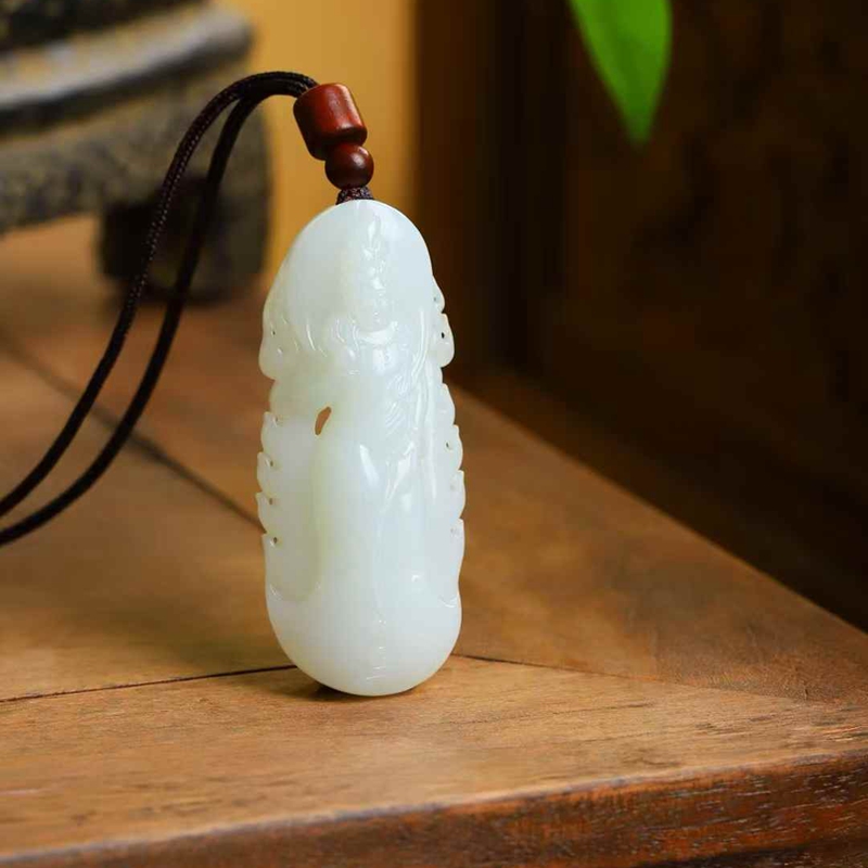和田玉工厂店天然新疆和田玉俄料羊脂级白玉站观音玉石吊坠带证书