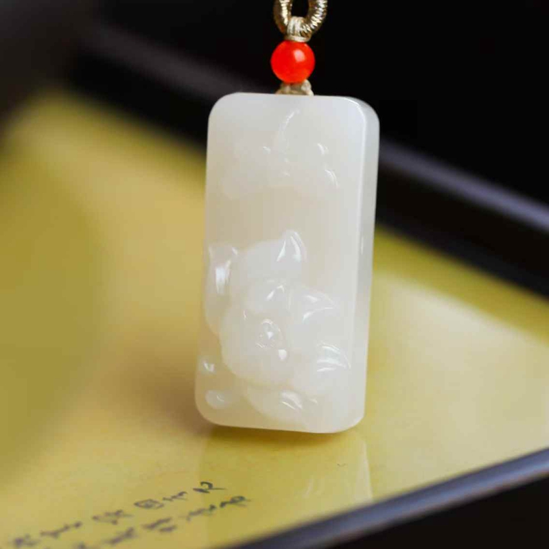 天然新疆和田玉玉器工厂店青海料老料淡淡藕粉色莲花蜻蜓吊坠带证