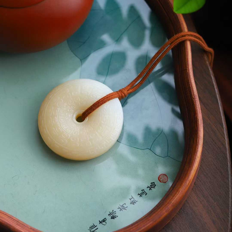 天然新疆和田玉玉器工厂店俄料老料工艺品玉石复古玉璧吊坠挂件