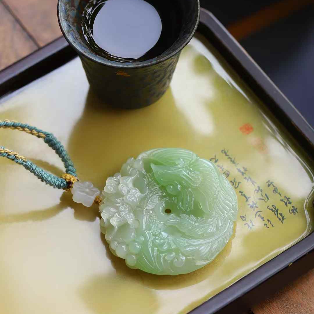 和田玉工厂店天然新疆和田玉青海料老料俏翠色玉石凤凰戏牡丹吊坠