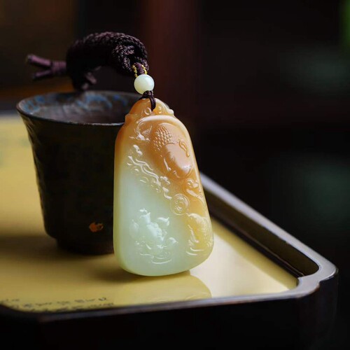天然和田玉玉器工厂店新疆且末料老料俏糖色玉石大日如来吊坠挂件