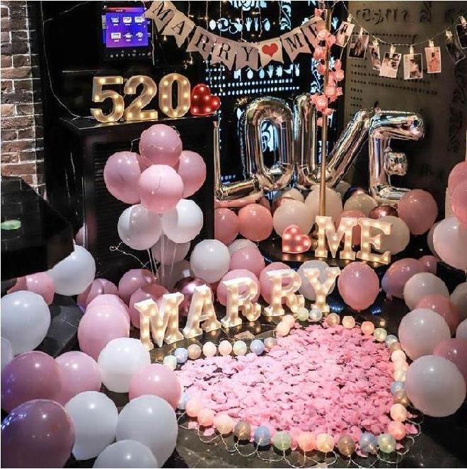 Marry me in a romantic way. Proposal props, romantic surprise, outdoor love shopping mall, festive set.