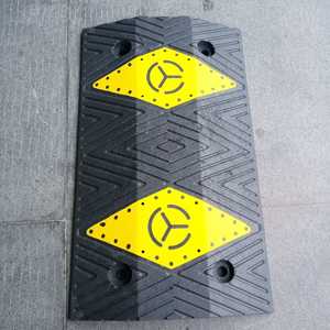 橡塑减速带公路减速板40厚减速块黄黑减速条道路橡胶减速带减速垄