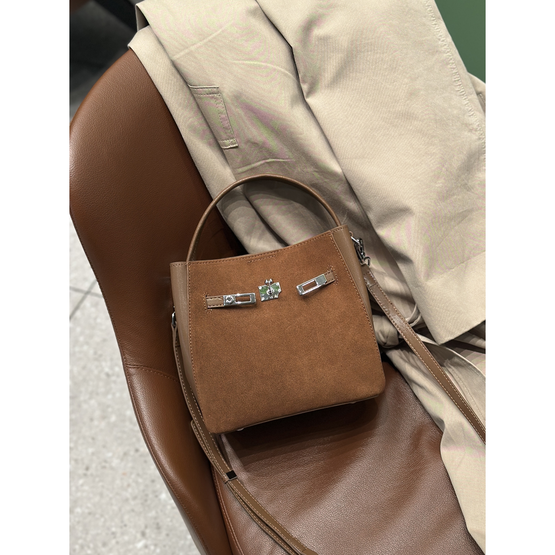 官方正品复古美拉德凯莉包女2025新款真皮手提水桶包锁扣高级感包