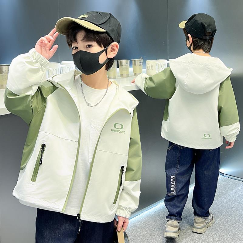 男童外套春秋薄款冲锋衣2026新款洋派中大童男孩软壳连帽秋季上衣