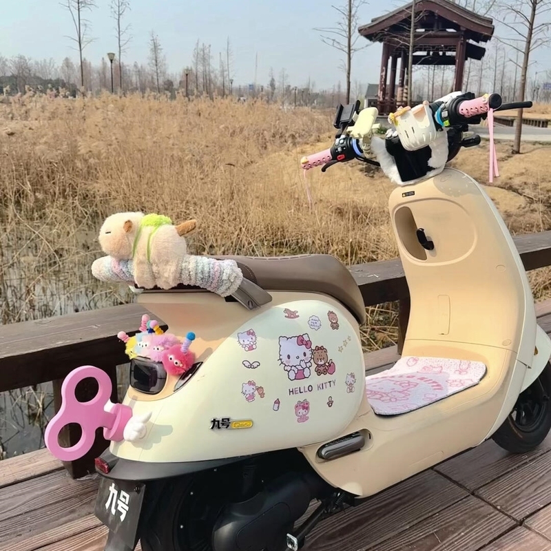 九号电动车装饰小配件可爱卡通hellokitty贴纸diy电瓶车配饰女生