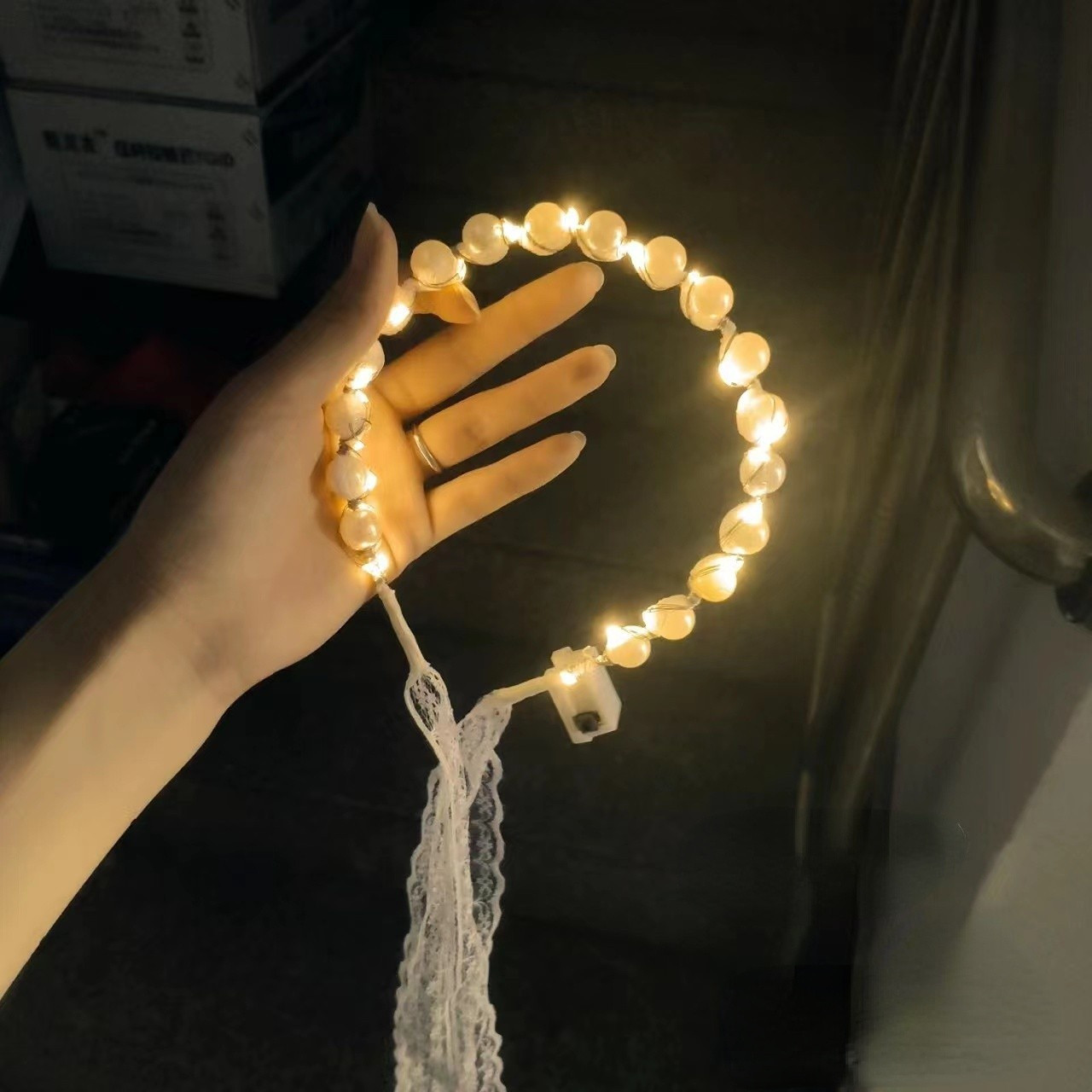 빛나는 이중 레이어 진주 베일 그물 붉은 조명이 부드러운 거즈 반짝이 베일 소녀 드레스 술 왕관 머리 장식 선물