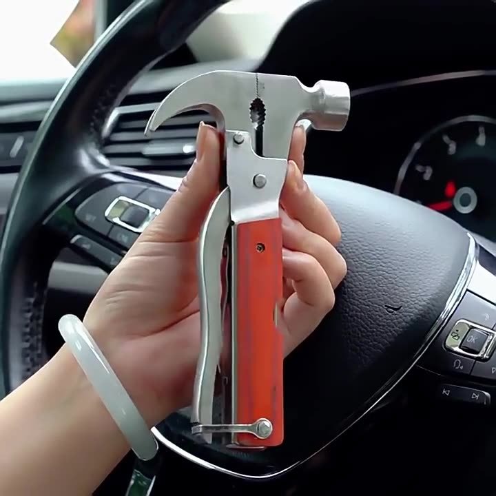 汽车破窗锤子多功能场景使用