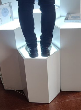 现货烤漆展示台六边形展示台智能锁净水器展台方形六角发光展台