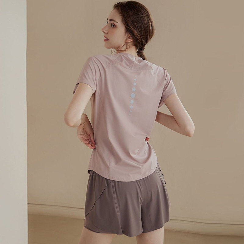 2025 Breathable Slim Fit Sports Top Women's Yoga Wear Runnin