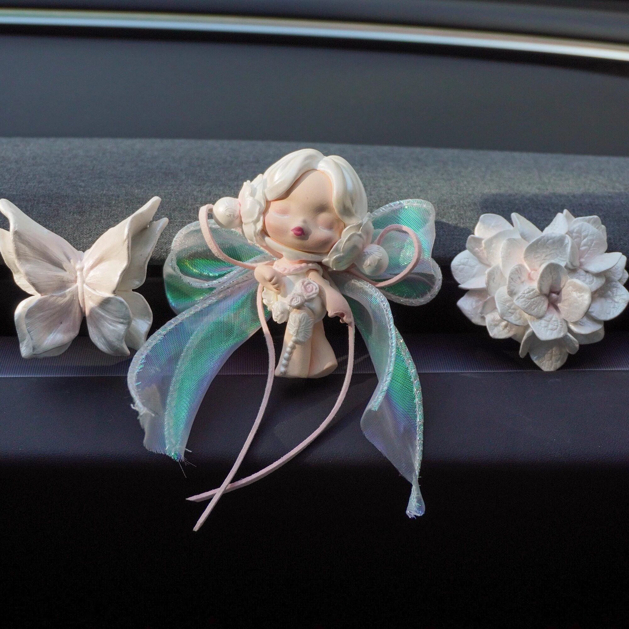 流浪彩虹sp蝴蝶出风口车载香薰挂件汽车香氛绣球装饰品